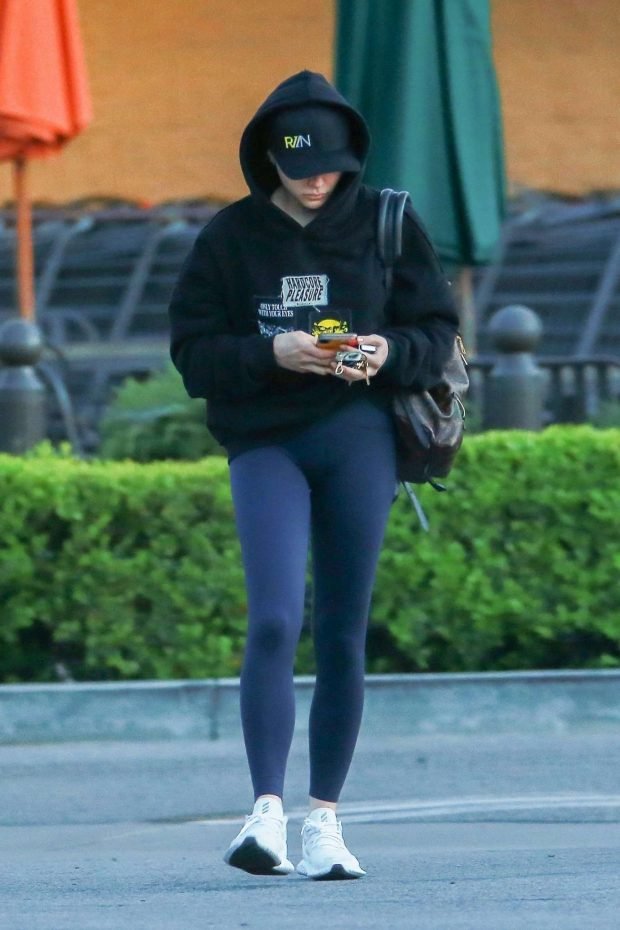 Chloe Moretz: Stops at a grocery store in LA -05