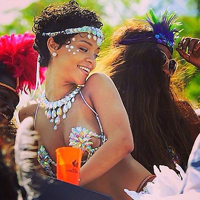 Instagram-отчет о каникулах Рианны на Барбадосе
