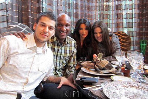Ким Кардашья и ее сестра Хлое с мужем на Дне благодарения