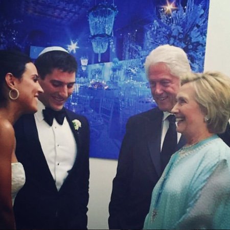 Хиллари и Билл Клинтон с молодоженами