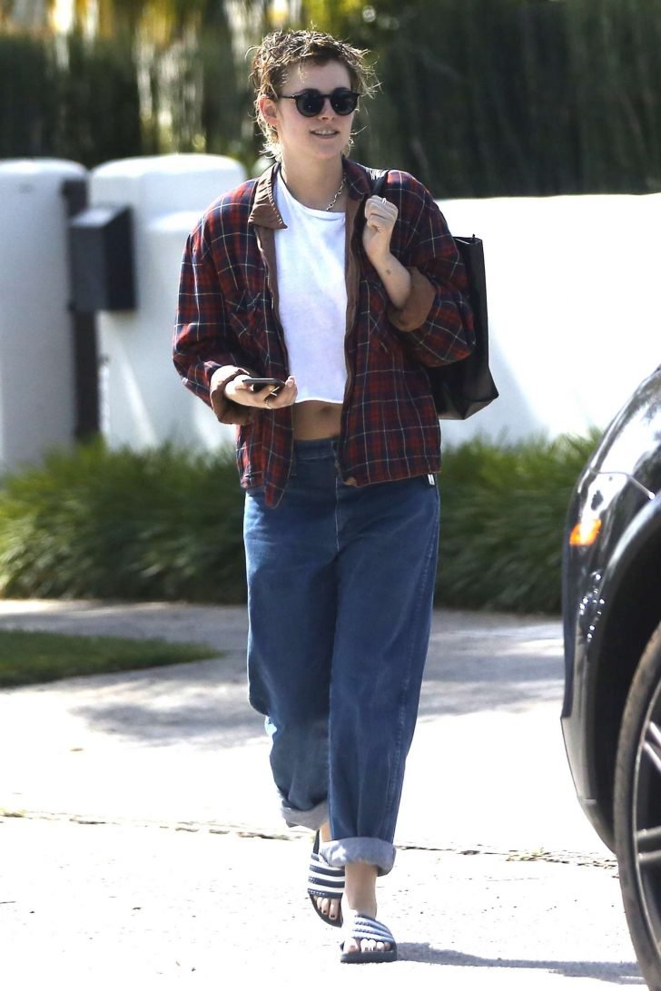 Kristen Stewart - Leaving a spa in LA