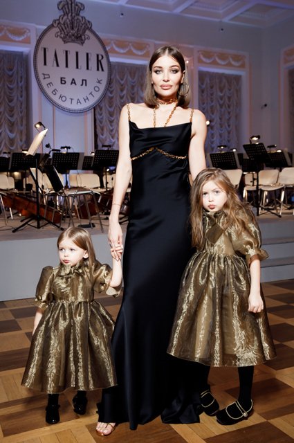 Дарья Коновалова с дочерьми