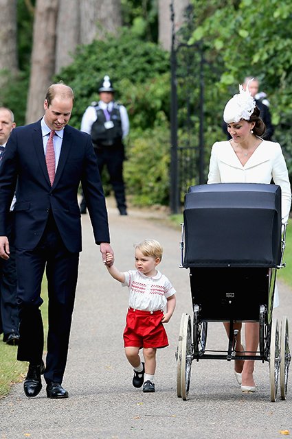 Принц Уильям, Кейт Миддлтон и принц Джордж на крестинах дочери Шарлотты