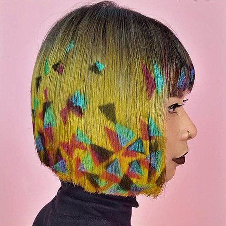 Бьюти-тренд:  красочные рисунки на волосах