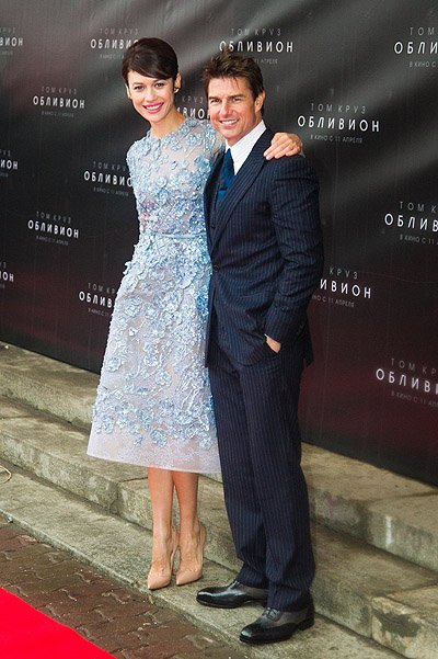 Ольга Куриленко и Том Круз на премьере 