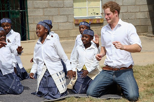 Принц Гарри посетил центр для глухих детей в Лесото