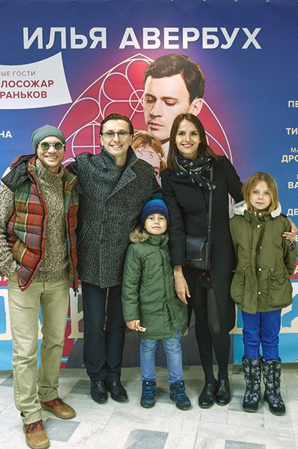 Дмитрий Хрусталев, Сергей Безруков с детьми и женой Анной Матисон