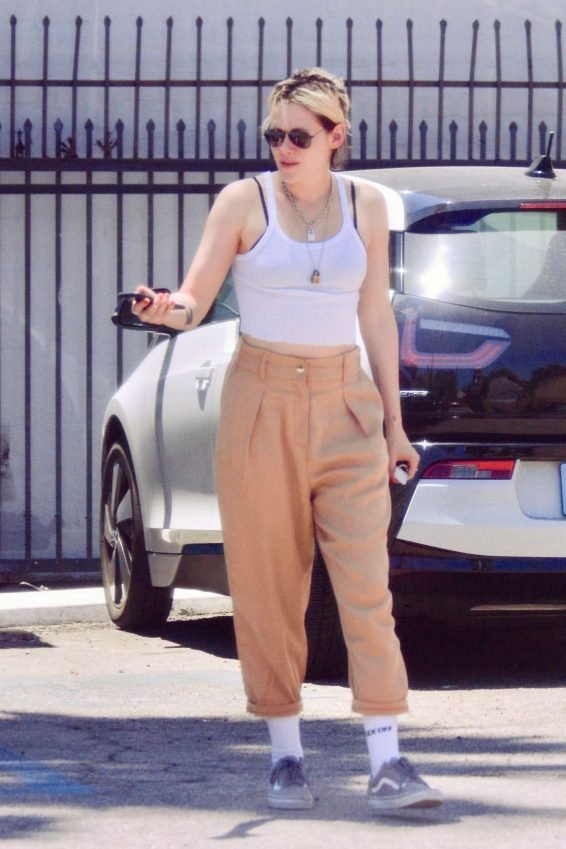 Kristen Stewart â Out for lunch in LA-01