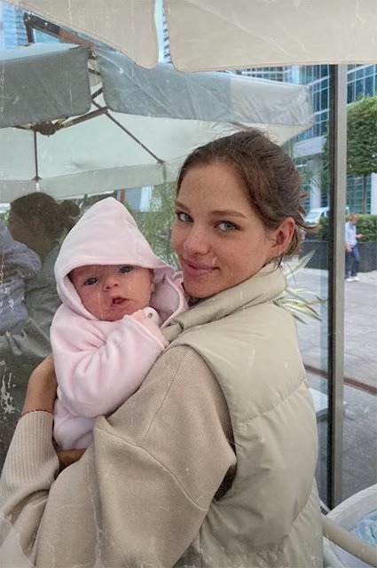 Алеся Кафельникова с дочерью Киарой