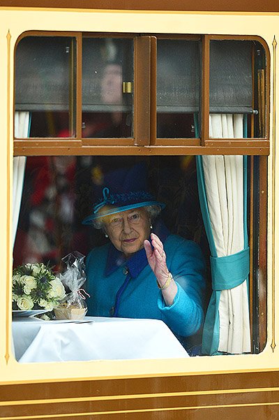 Королева Елизавета II и принц Филипп в Эдинбурге сегодня утром