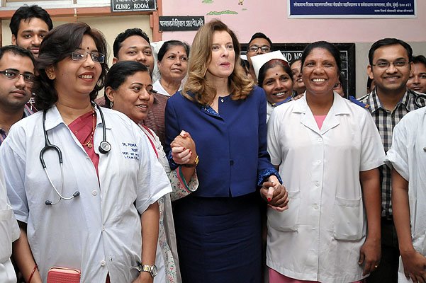валери триервейлер посетила детскую больницу в индии