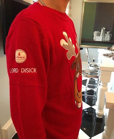 Скотт Дисик получил именной свитер с оленями