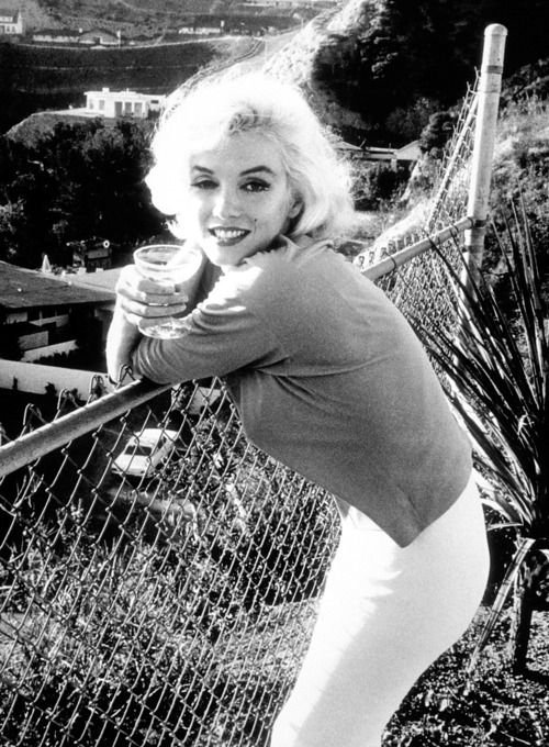 Marilyn Monroe in 1962 ...
