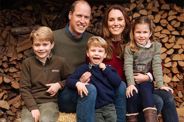 Кейт Миддлтон и принц Уильям с детьми: принцем Джорджем, принцем Луи и принцессой Шарлоттой