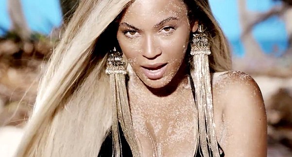Кадр из рекламной кампании Beyonce as Mrs. Carter in H&M