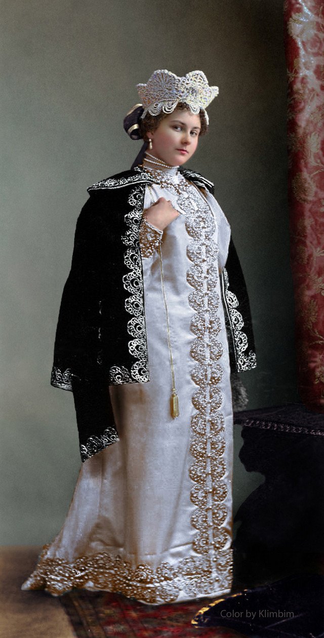 Великолепие костюмированного бала Романовых в раскрашенных фотографиях 1903 года 17