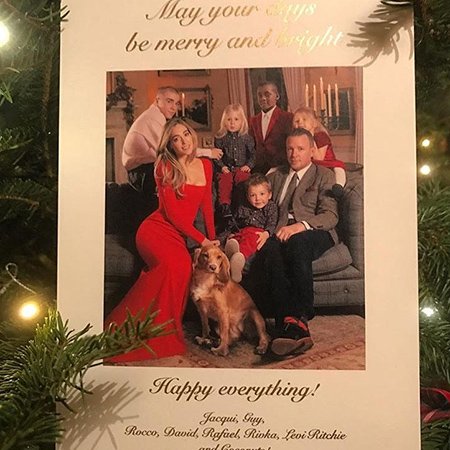 Рождественская открытка семьи Гая Ричи