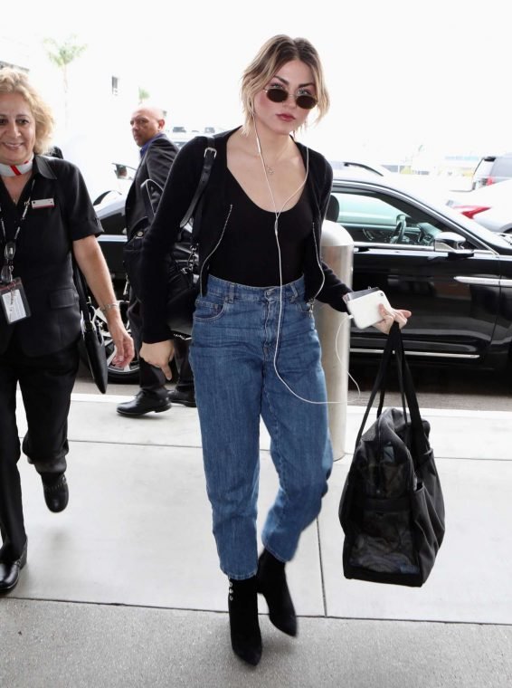 Frances Bean Cobain - Arrives at LAX International Airport in LA