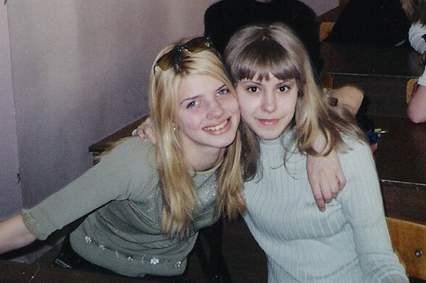 Анастасия Задорожная (слева)