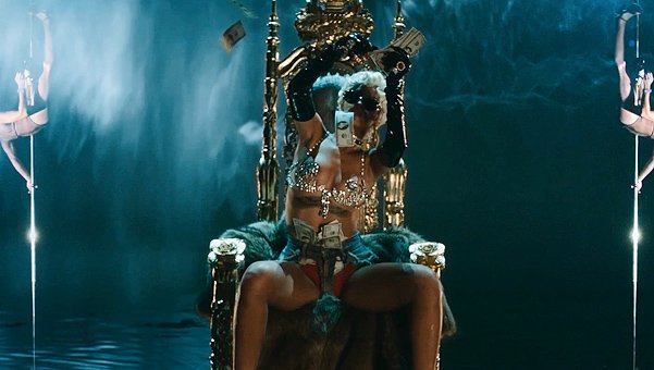 Премьера клипа: Rihanna - Pour It Up 2