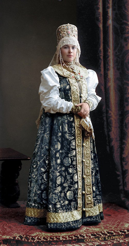 Великолепие костюмированного бала Романовых в раскрашенных фотографиях 1903 года 26