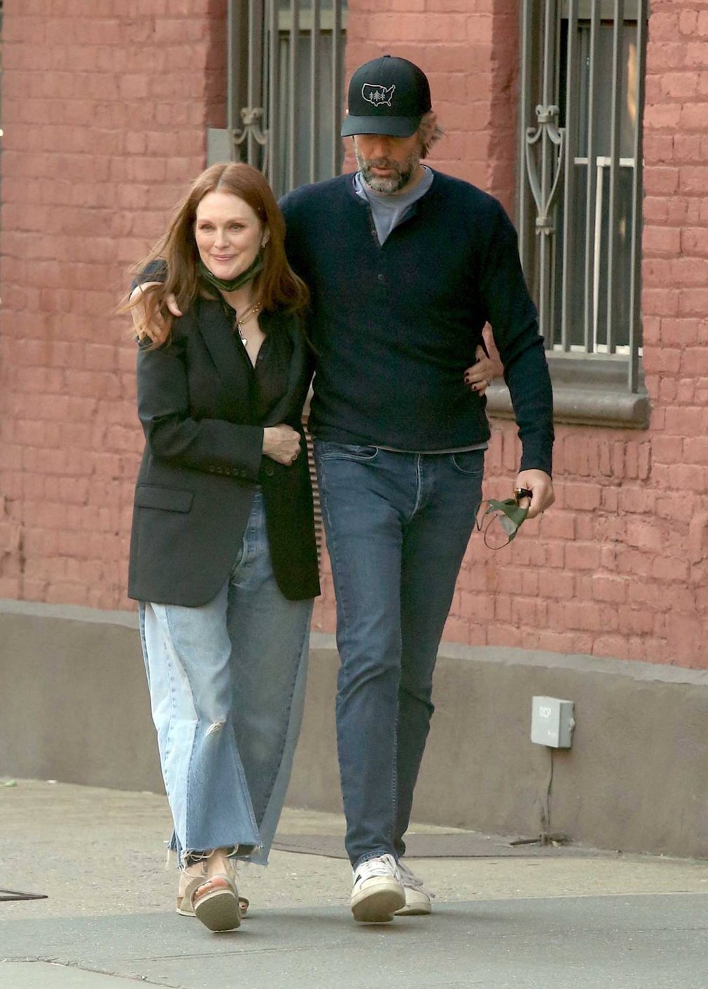 Julianne Moore 2021 : Julianne Moore – With Bart Freundlich out in the West Village – New York-04