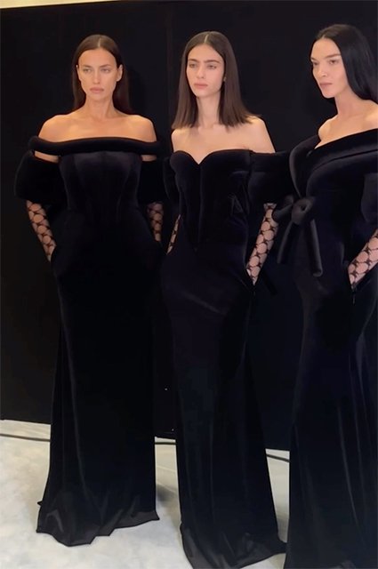 Ирина Шейк и Мариякарла Босконо на бэкстейдже показа
