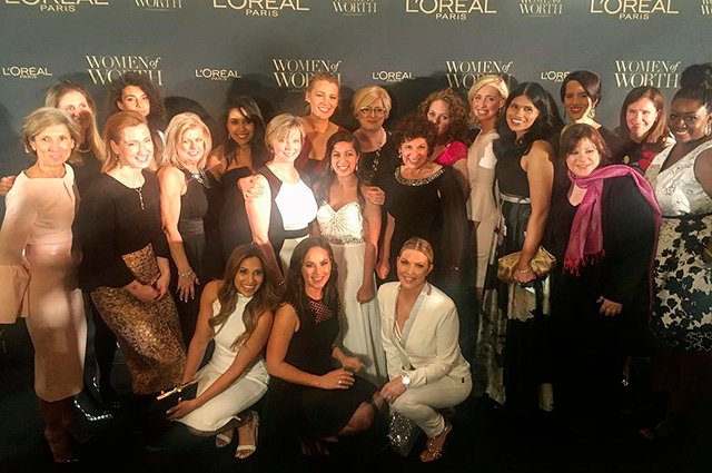 Блейк Лайвли с лауреатами L'Oreal Paris Women Of Worth Gala