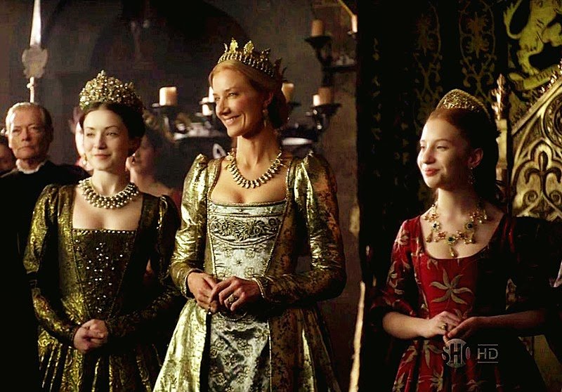 http://blog.cnbeyer.com/wp-content/uploads/2014/09/Sarah-Bolger-as-the-Lady-Mary-Joely-Richardson-as-Catherine-Parr-and-Laoise-Murray-as-the-Lady-Elizabeth-in-The-Tudors.jpg