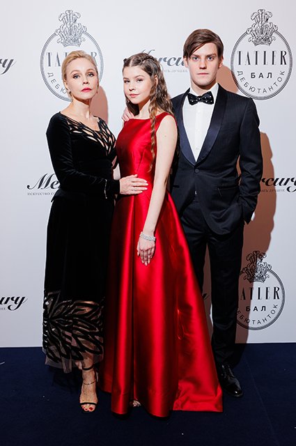Марина Зудина с дочерью Марией Табаковой и сыном Павлом