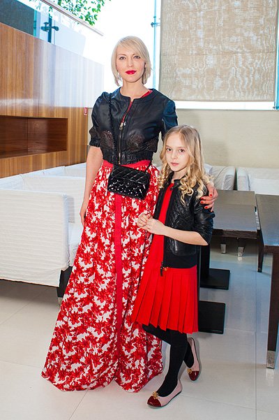Дарья Михалкова с дочкой на презентации детской коллекции одежды