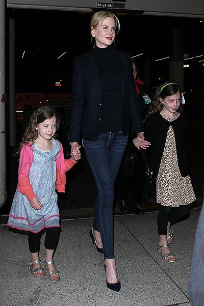 Николь Кидман прилетела в Лос-Анджелес с дочерьми Фэйт и Сандэй