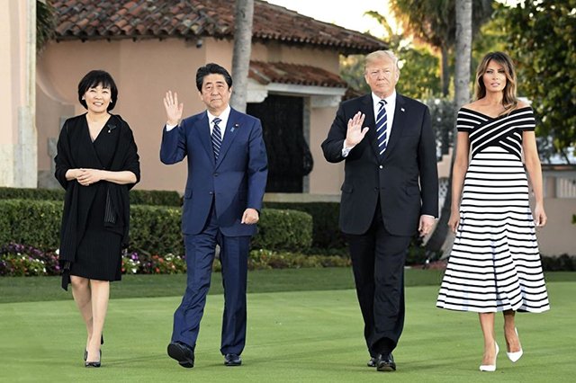 Премьер-министр Японии Синдзо и Акиэ Абэ, Дональд и Мелания Трамп