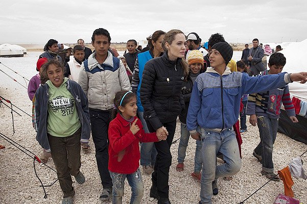 Анджелина Джоли в иорданском лагере беженцев