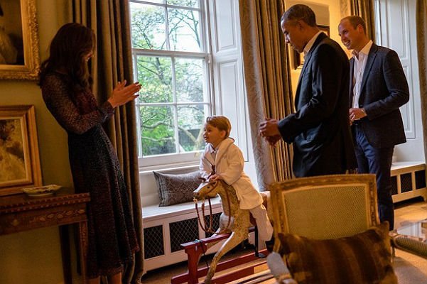 Кейт Миддлтон, принц Джордж, принц Уильям и Барак Обама