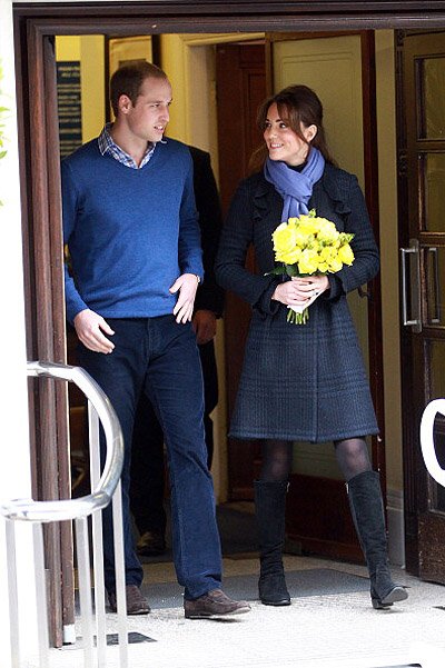 Принц Уилльям и герцогиня Кэтрин на выходе из больницы Эдварда VII