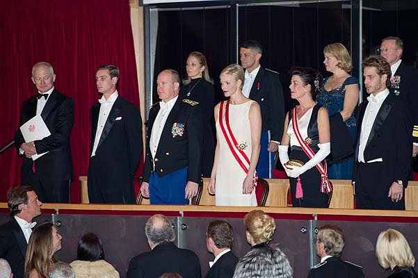 Княгиня Шарлен и князь Альбер, принцесса Каролин и Андреа Казираги на гала-концерте в честь Дня Независимости Монако