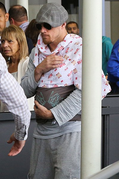Ченнинг Татум с дочкой Эверли в аэропорту Лос-Анджелеса