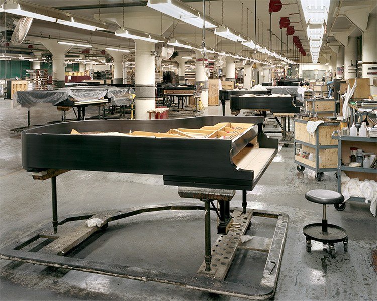   Если раньше клавиши на этих роялях делались из слоновой кости, то сейчас компания уже отказалас