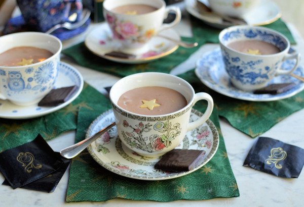 https://www.lavenderandlovage.com/wp-content/uploads/2013/12/After-Eight-Mousse-in-assorted-tea-cups-2-600x410.jpg