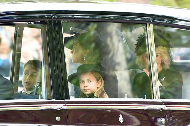 Кейт Миддлтон, королева-консорт Камилла, принц Джордж и принцесса Шарлотта