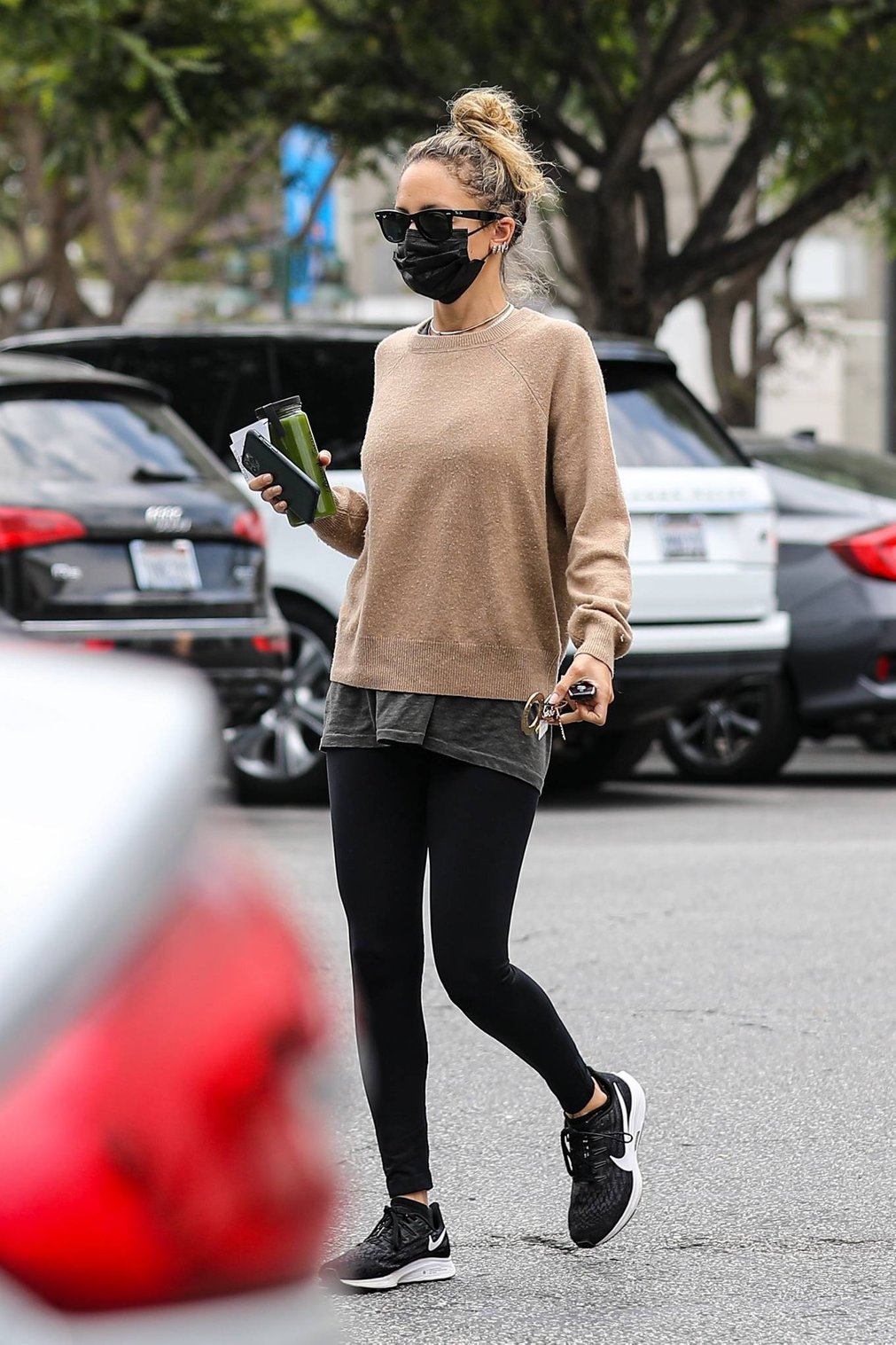 Nicole Richie 2021 : Nicole Richie – Stops by the market in Beverly Hills-04