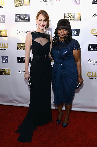 Дженнифер Лоуренс и Октавия Спенсер на церемонии Critics Choice Awards-2013