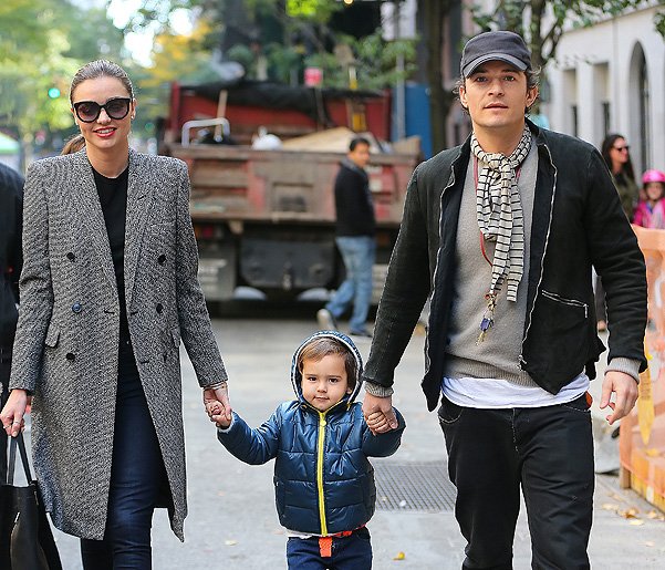 Миранда Керр и Орландо Блум на прогулке с сыном Флинном