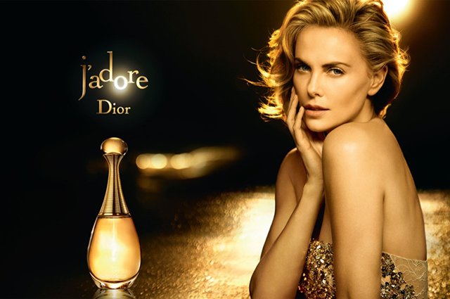 Шарлиз Терон в рекламной кампании Dior J'Adore прошлых лет