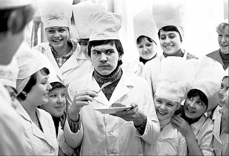 Как расшевелить бабушек: избранные работы звезды советской фотографии Владимира Ролова