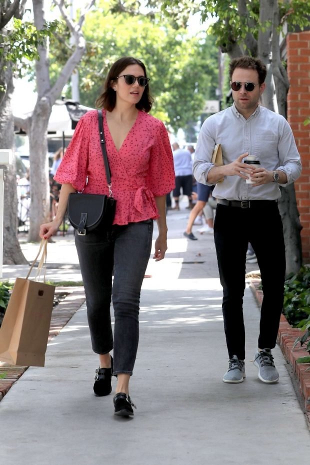 Mandy Moore: Shopping on Melrose Place -02
