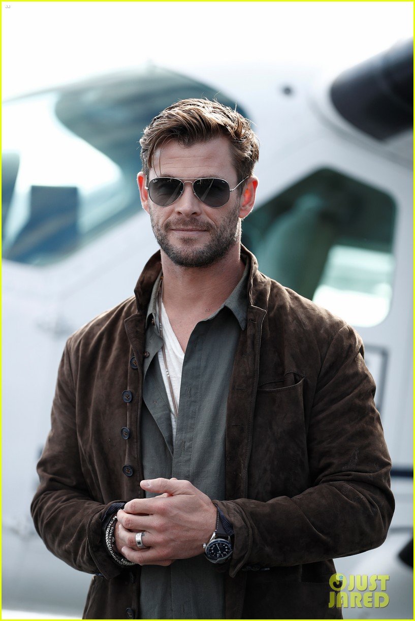 chris hemsworth promotes new tag heuer collection in sydney 014314414