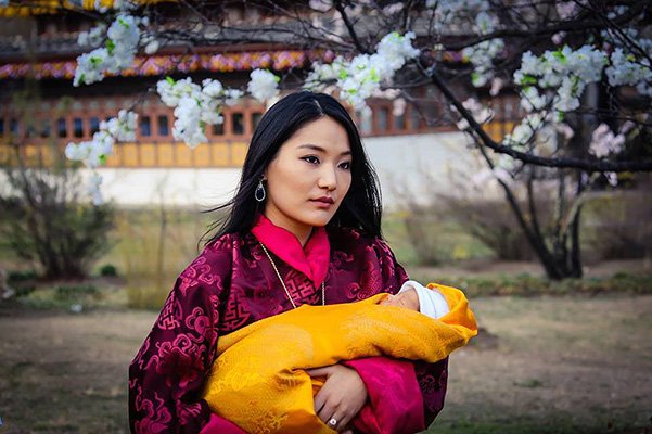 Королева Бутана с сыном