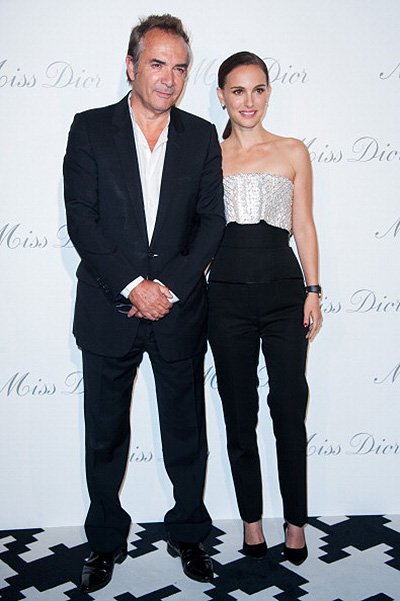 Натали Портман и Клод Мартинес на выставке Miss Dior